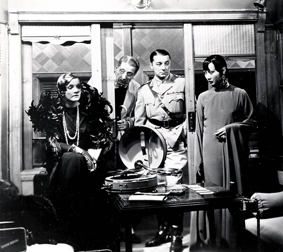 Check out that gear phonograph.