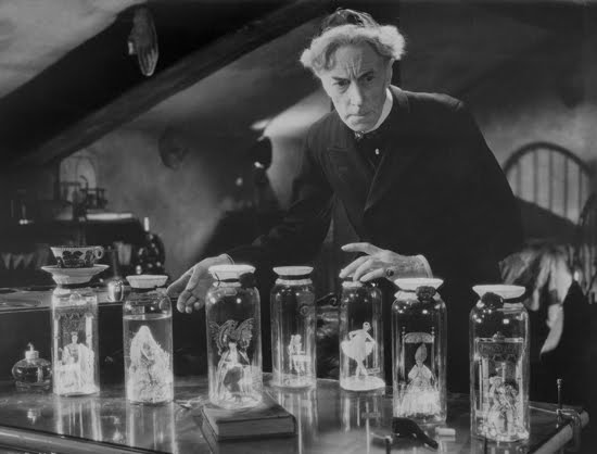 Ernest Thesinger as Dr. Pretorius with his humonculi